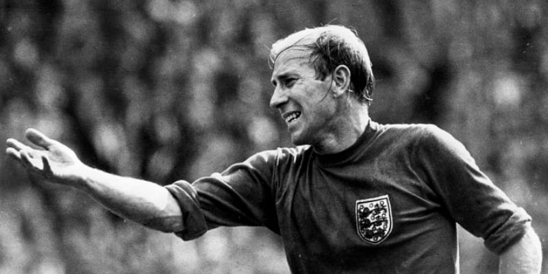 Bobby Charlton: Di Sản Bất Tử Của Huyền Thoại Bóng Đá Anh 2 Bobby Charlton