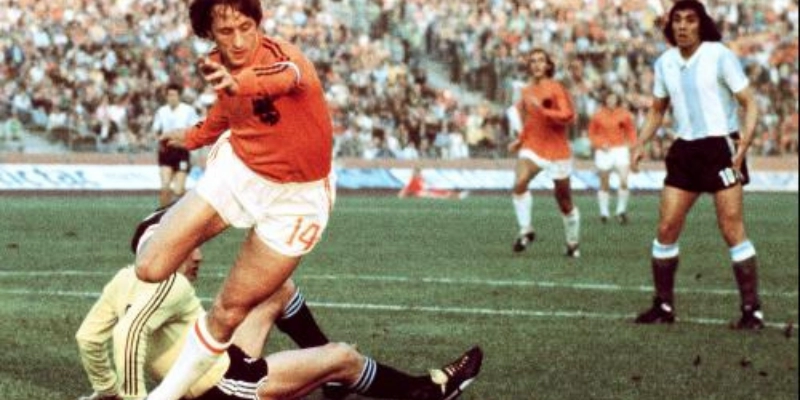 Johan Cruyff: Huyền Thoại Bóng Đá Và Triết Lý Tấn Công Toàn Diện 4 Johan Cruyff